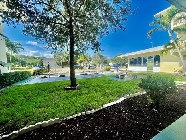 Building Photo - 1350 E Sample Rd