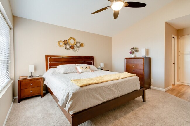 Building Photo - 16233 E Rosetta Dr