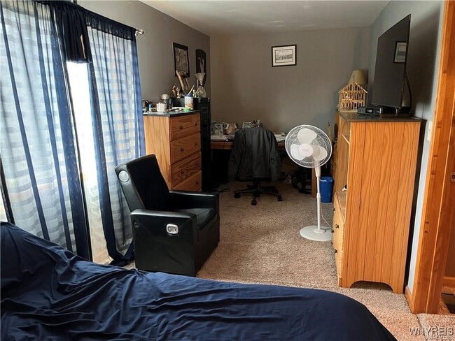 Building Photo - 3279 Clinton St