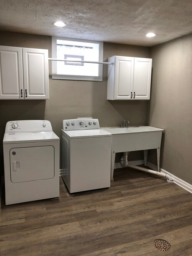 Building Photo - *******2-bed/1-bath COMPLETELY RENOVATED HOME FOR RENT in Bridgeville!*****