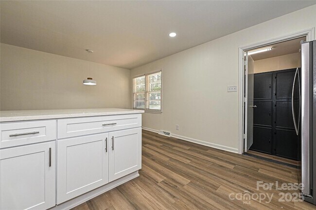 Building Photo - 5121 Farm Pond Ln