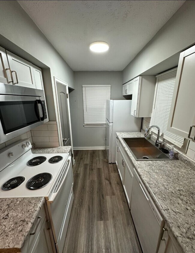 Building Photo - Four Bedroom Home Available Now!