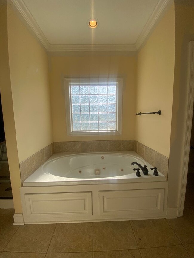 Building Photo - 314 Romar Pl