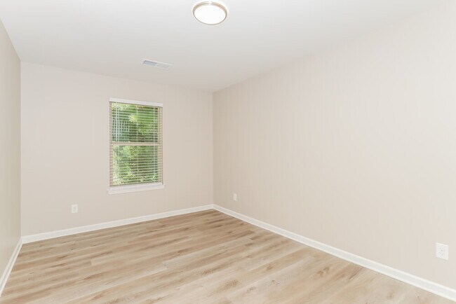 Building Photo - 262 Stillwood Dr