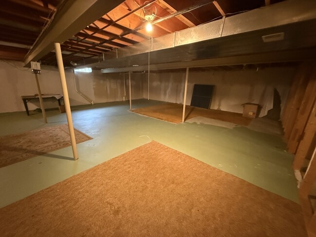 Building Photo - 2915 Chippewa Dr