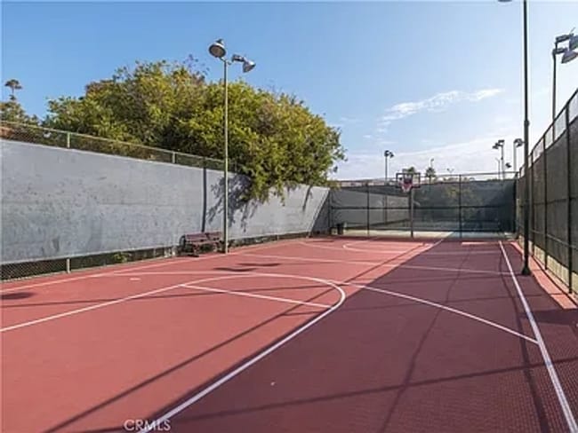 Building Photo - Top Floor 2bd/2ba Condo in the Heart of Playa Del Rey!