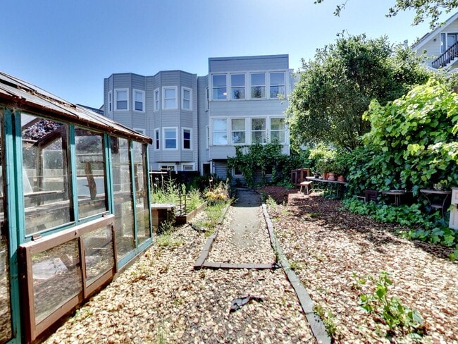 Building Photo - 1351-1353 5th Avenue (1233r)