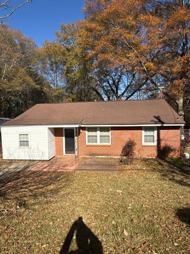 Building Photo - Charming 3-bedroom home in Forest Park!