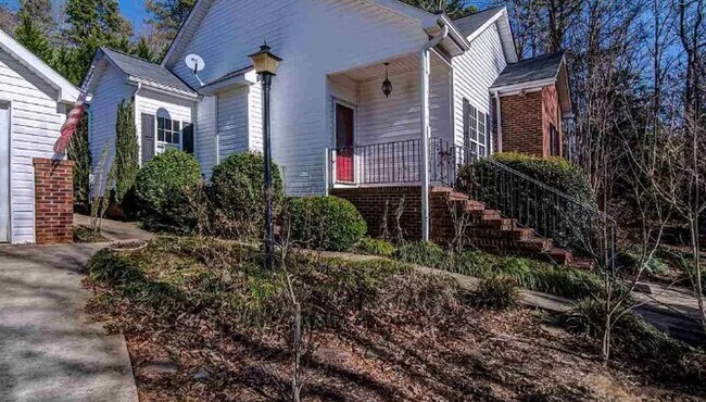 Building Photo - Serene Home-2 bed/2bath near I85 & Hwy 290