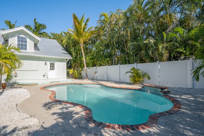 Building Photo - 3310 E Maritana Dr