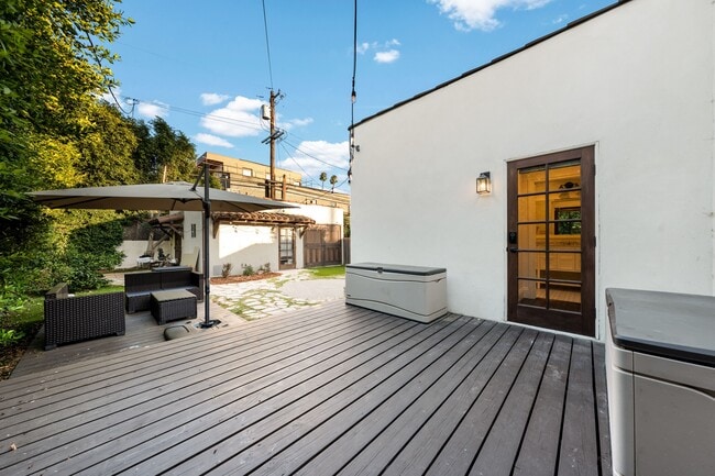 Building Photo - 2624 S Palm Grove Ave