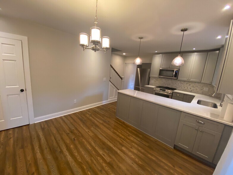 Building Photo - 437 Prospect Ave