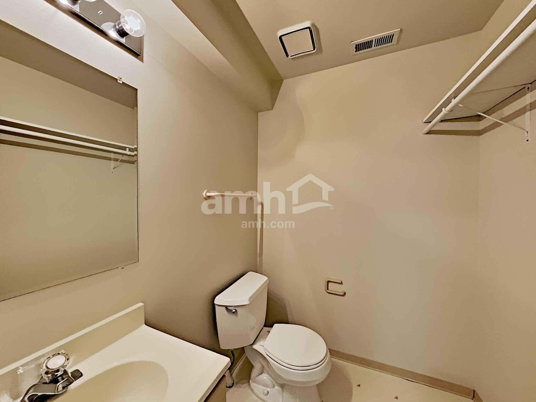 Building Photo - 2078 SE 8th Dr