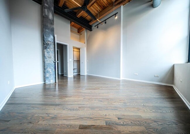 Building Photo - 226 N Clinton St