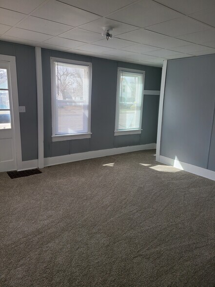 Living room - 708 State St