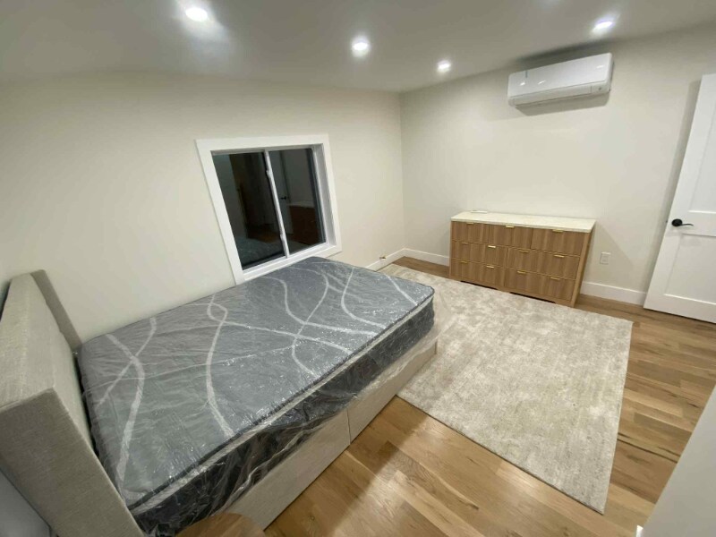 Building Photo - 8 Russell Rd