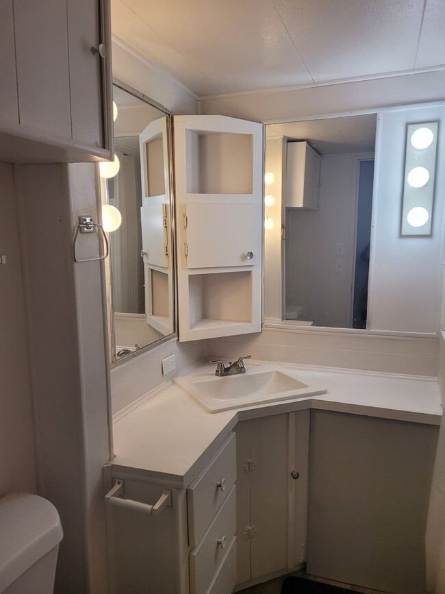 Building Photo - one bedroom with office