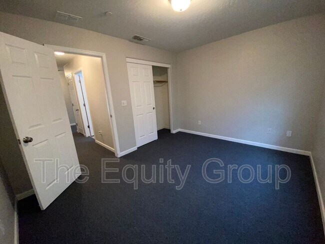 Building Photo - 2541 W Porter Ave