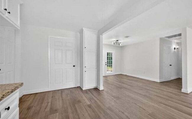 Building Photo - 7023 Crestmont St