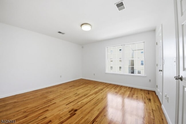 Building Photo - 20 Wakeman Ave
