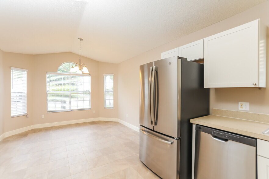 Building Photo - 813 Shell Ln