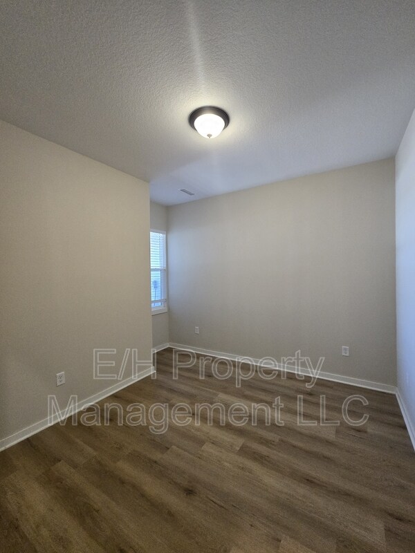 Building Photo - 12195 Fennec St