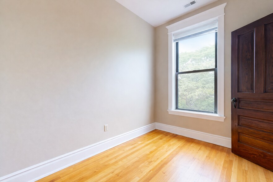 Building Photo - 1127 W Patterson Ave