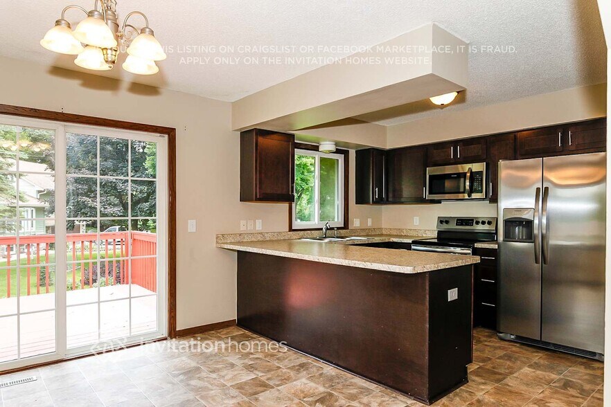 Building Photo - 4804 W Hidden Valley Dr