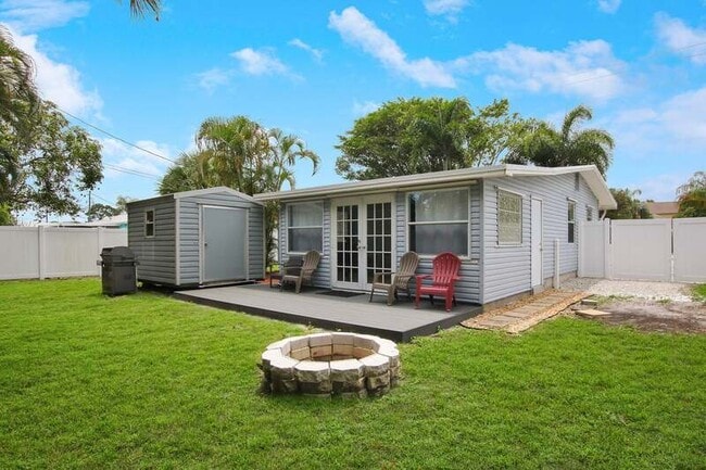 Building Photo - 601 N Pennock Ln