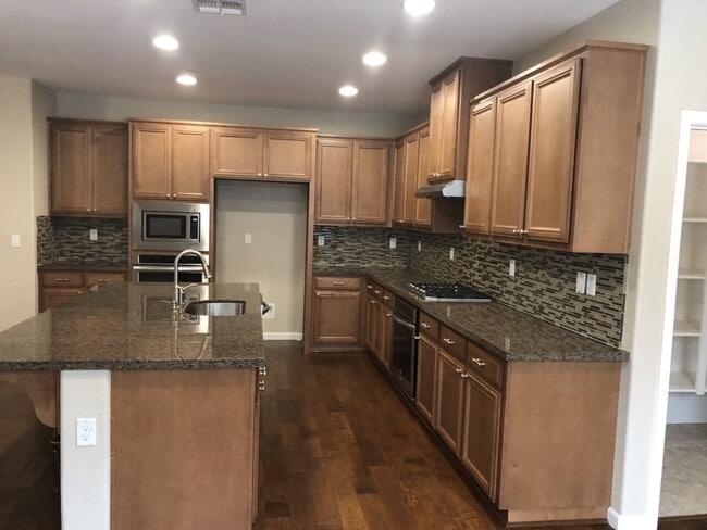 Building Photo - 5 bedroom Whitney Ranch Beauty! Walking di...