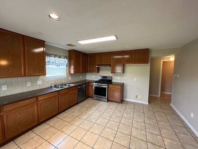 Building Photo - 15202 Lynford Crest Dr