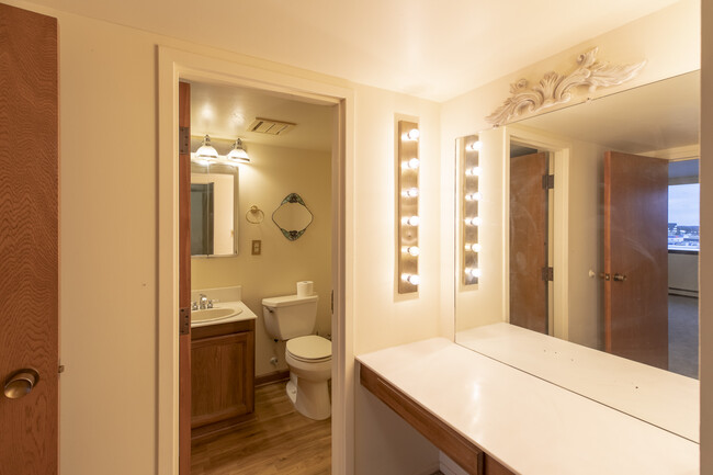 Vanity Area outside Master Bath - 1113 W Fireweed Ln