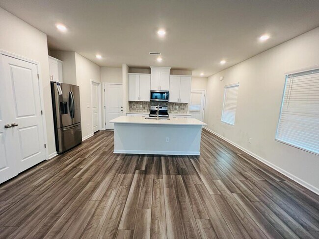 Building Photo - 280 Brook Farm Ln