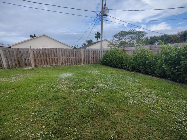 Building Photo - 5795 SE Mitzi Ln