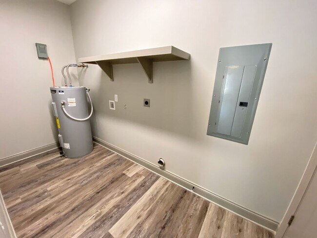 Building Photo - 2BR/2BA Duplex in Westlake – All-Inclusive Utility Option Available!