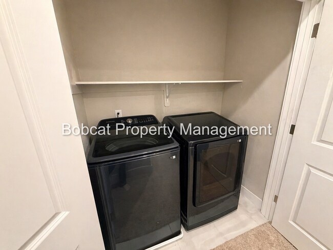 Building Photo - Stylish Corner Lot Townhome with No Rear Neighbors