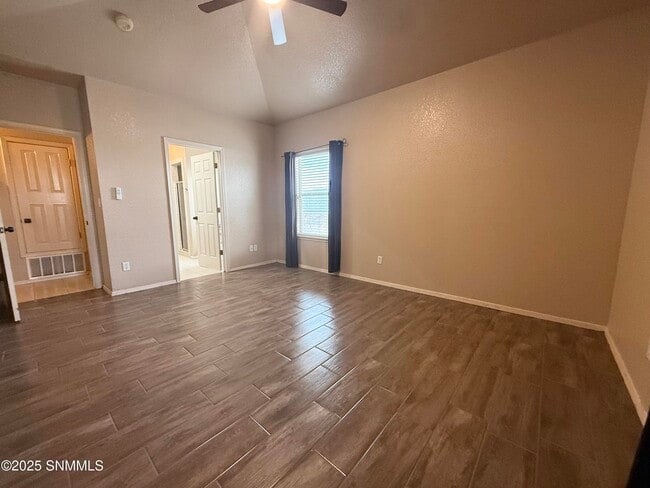 Building Photo - 2562 Scenic Crest Loop