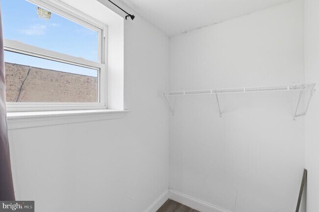 Building Photo - 925 N Broad St