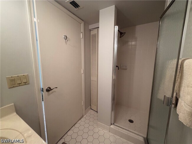 Building Photo - 10701 Gulf Shore Dr