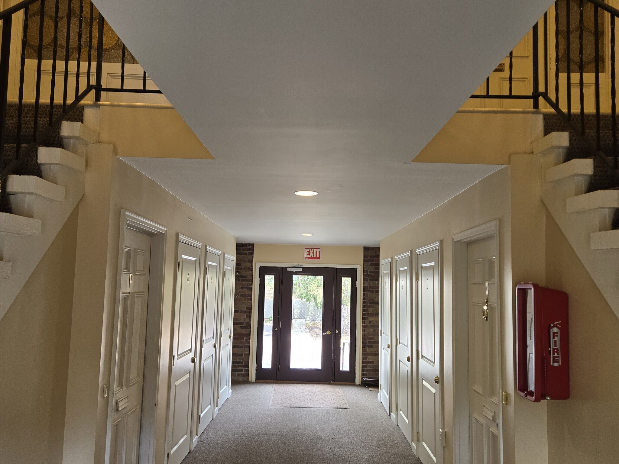 Hallway - 652 Olde Towne Ave