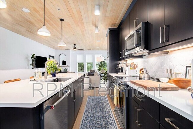 Building Photo - 395 Pratt Dr SE