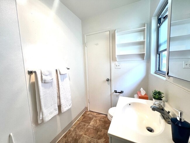 Building Photo - 1133 Reed Ave