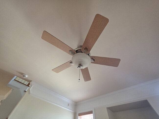 Building Photo - Spacious 4-Bedroom Home for Rent in Kings ...