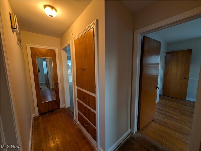 Building Photo - 703 Avondale St