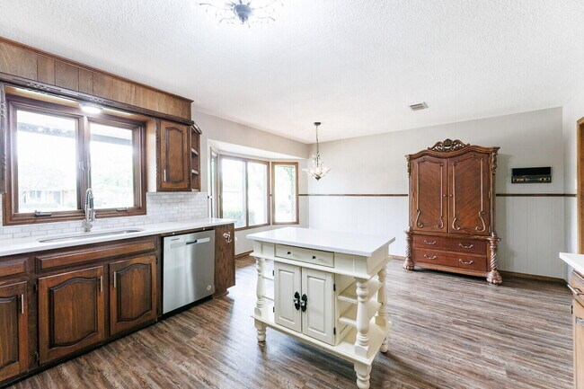 Building Photo - 5703 80th St