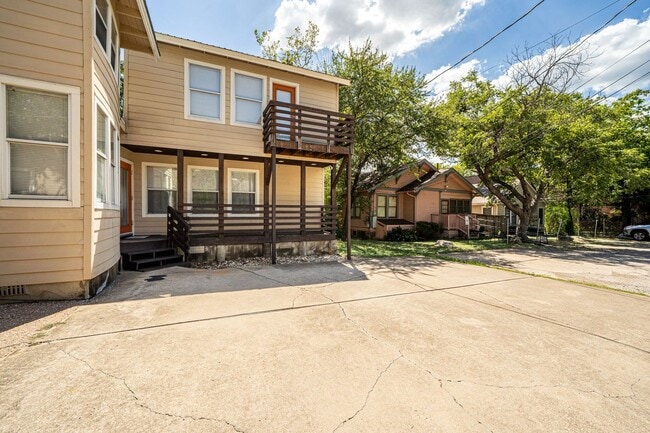 Building Photo - UT PRE-LEASE: 5 bed / 3 bath Remodeled Wes...