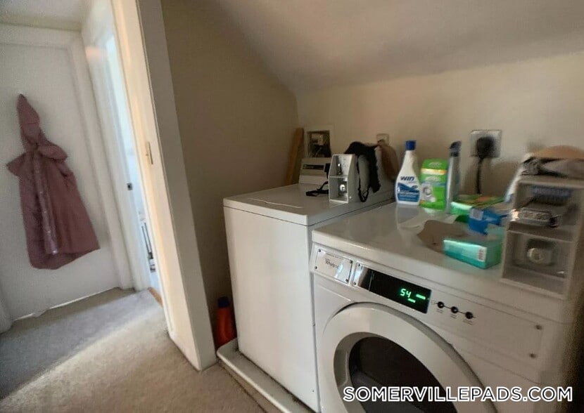 Building Photo - 59 Sunset Rd