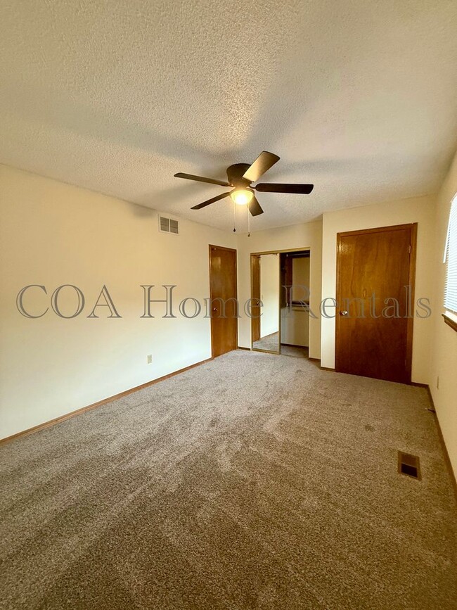 Building Photo - West Side Townhome