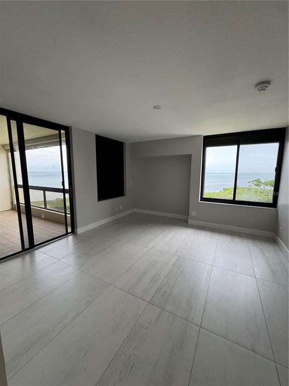 Building Photo - 2020 Harbourside Dr