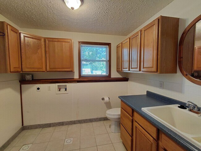 Building Photo - Single Family Home!